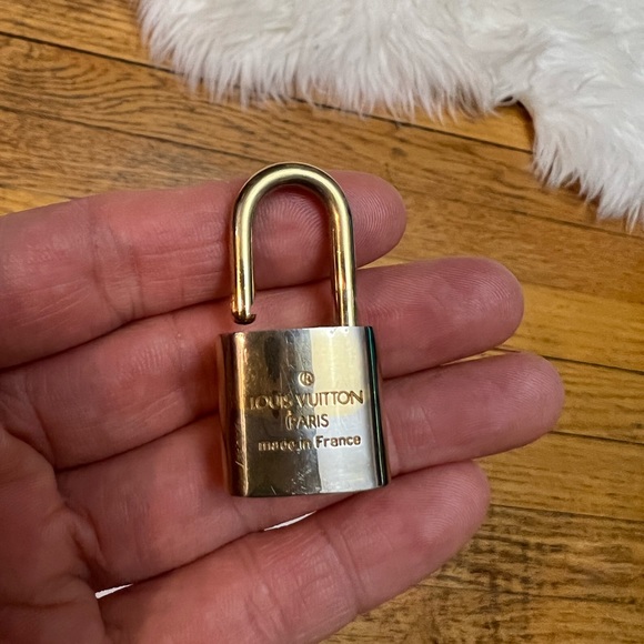 Louis Vuitton lock and keys - Picture 12 of 12